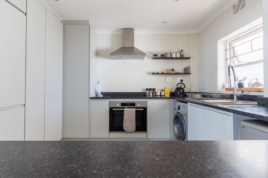 To Let 2 Bedroom Property for Rent in Sea Point Western Cape